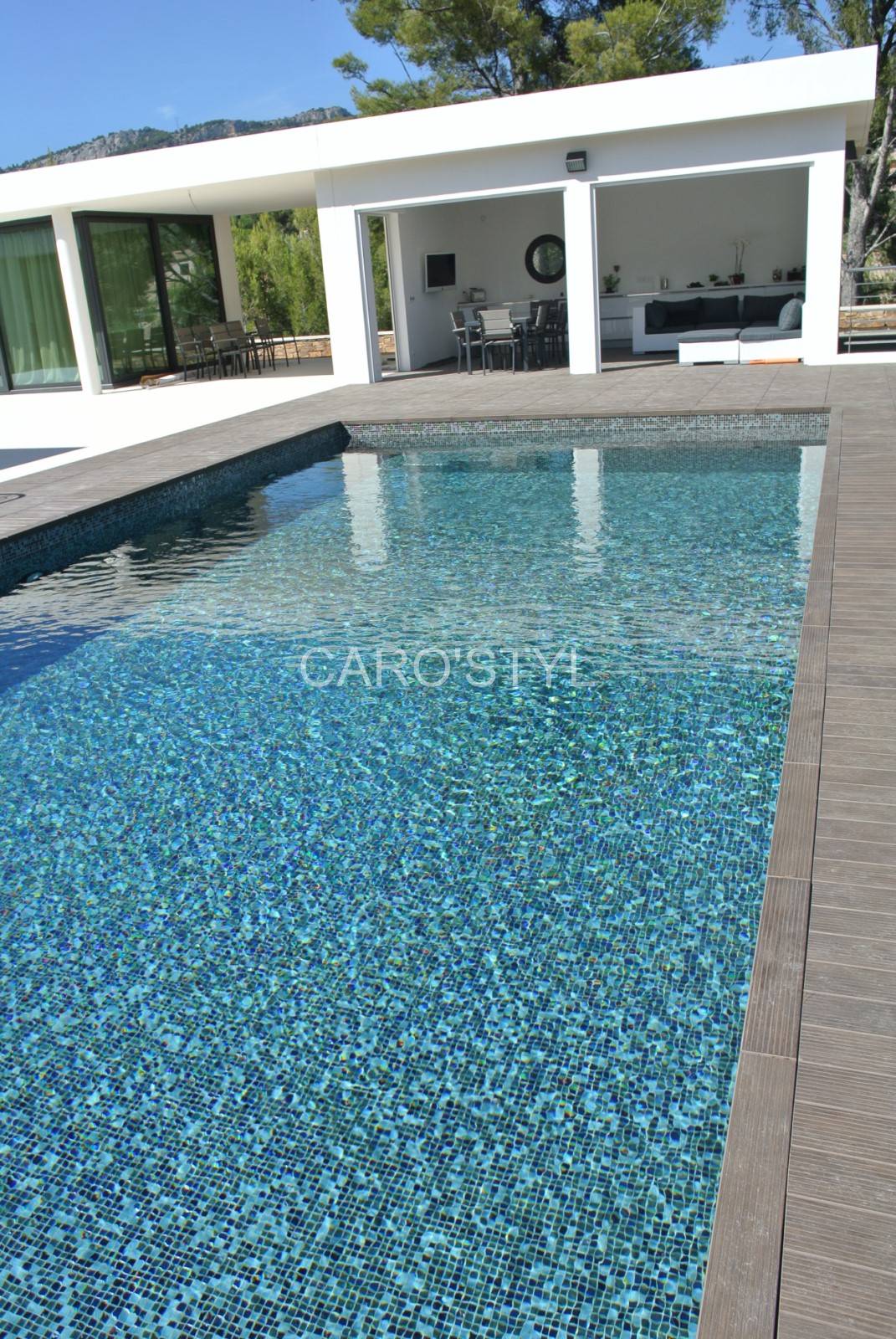 Construire une piscine en mosaïque bleue foncée, à La Seyne sur Mer 83500 Var