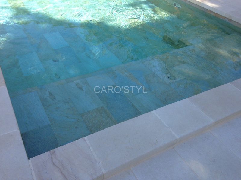 piscine de couleur sable,  pres de  montpellier,