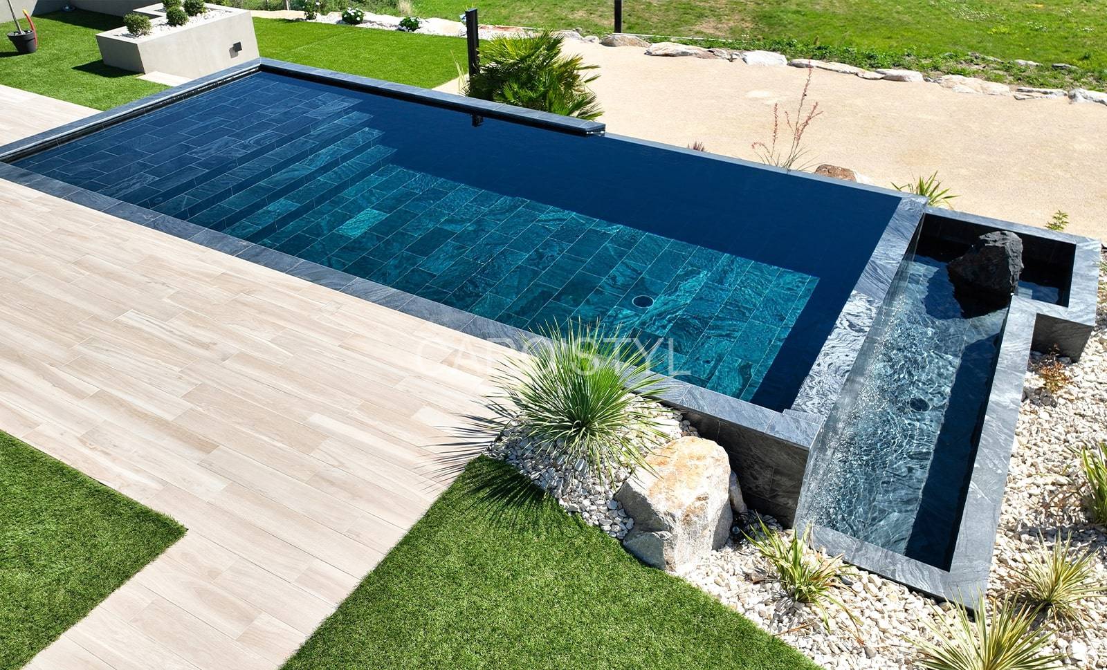 Island Black pierre naturelle piscine design