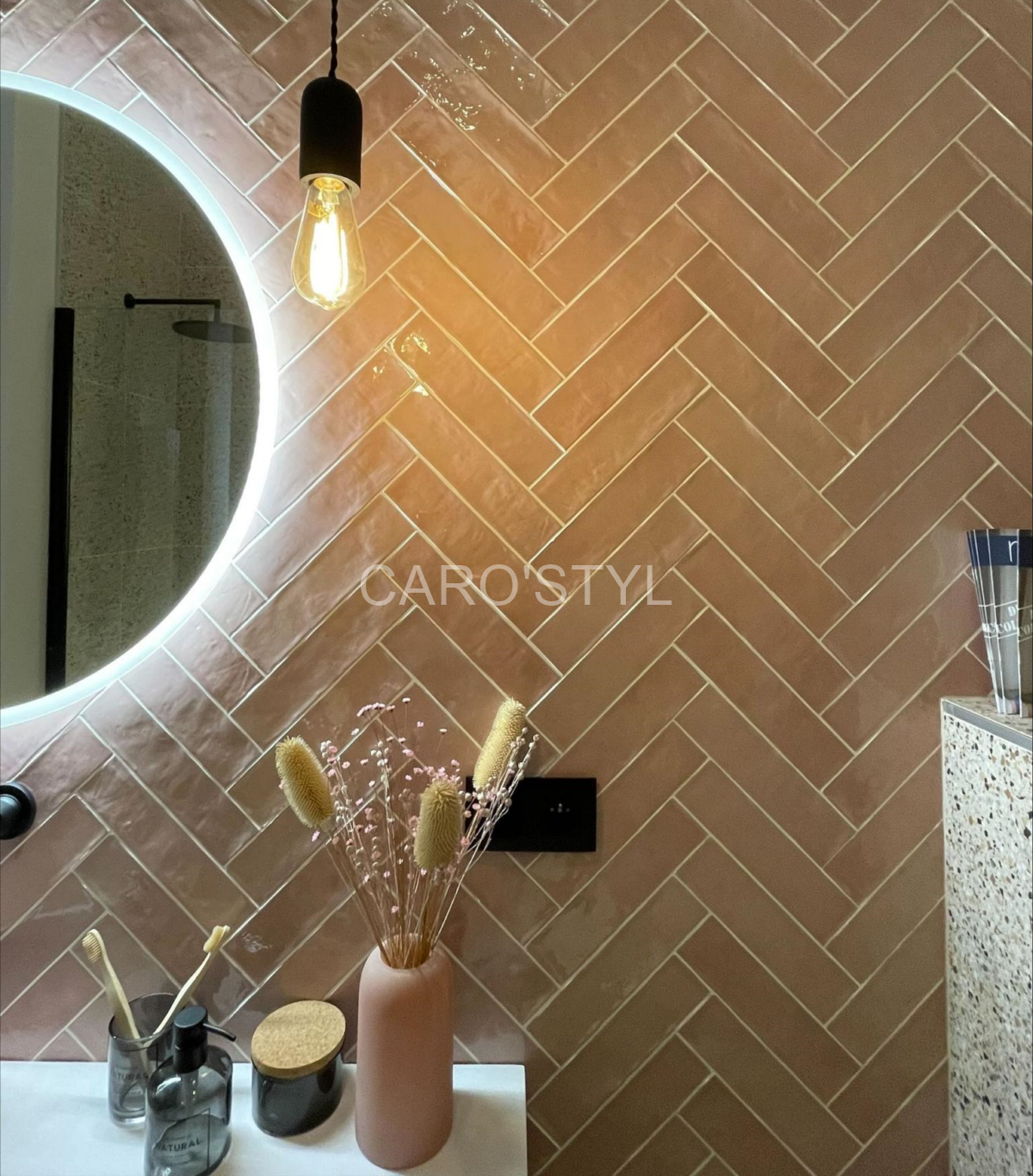 Carreaux en céramique émaillée inspirés des zelliges à Nice 