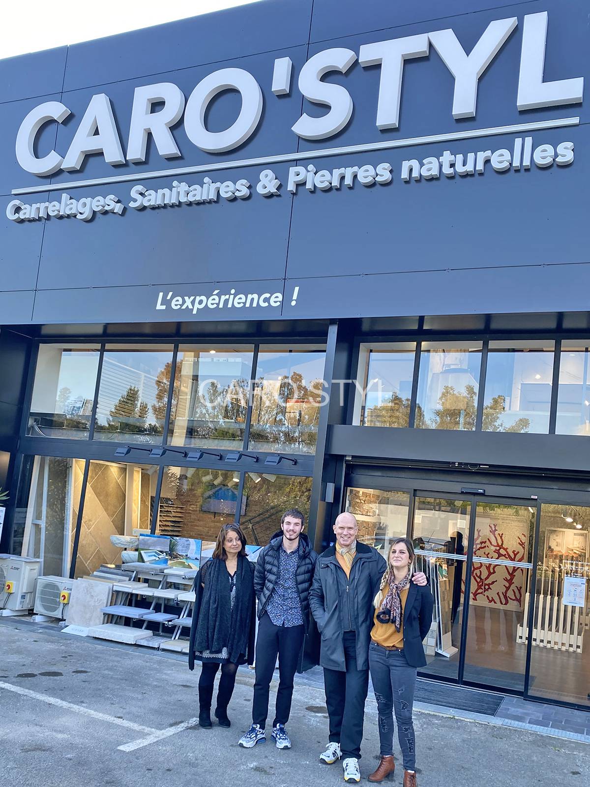 CAROSTYL HYERES EQUIPE SHOWROOM
