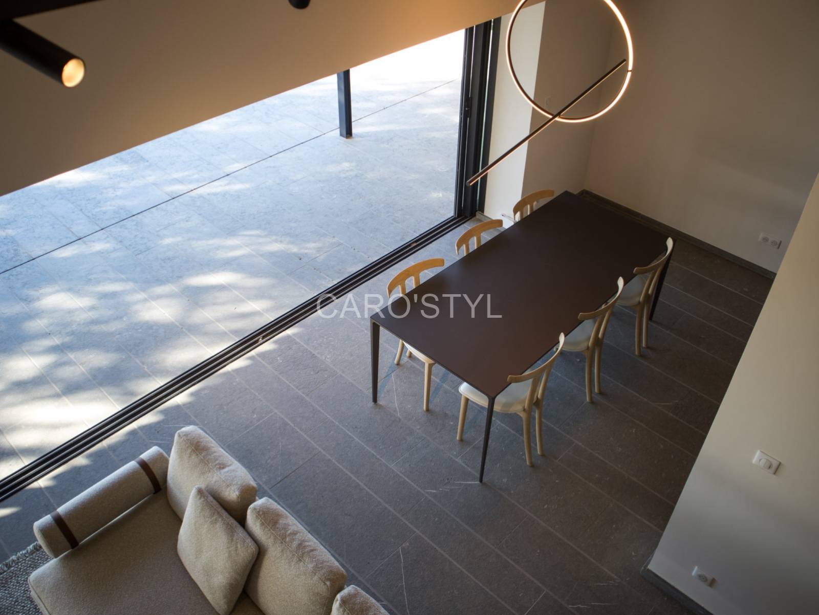 Carrelage en pierre naturelle grise en longueur libre dans le Var