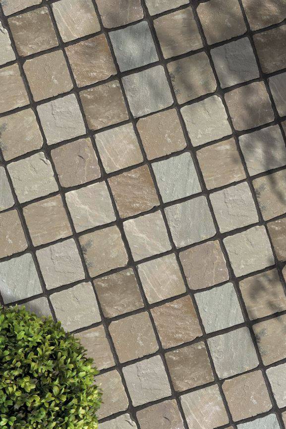 Livraison de petits pavés en gré à Lyon département 69