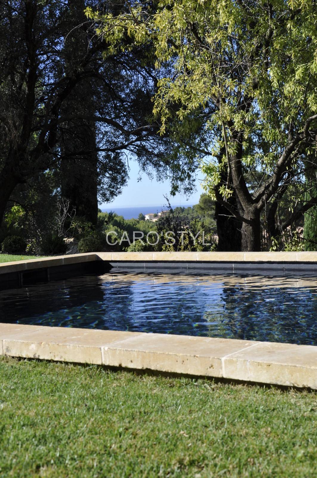 Une piscien de couloir noire effet miroir naturel chez caro'Styl