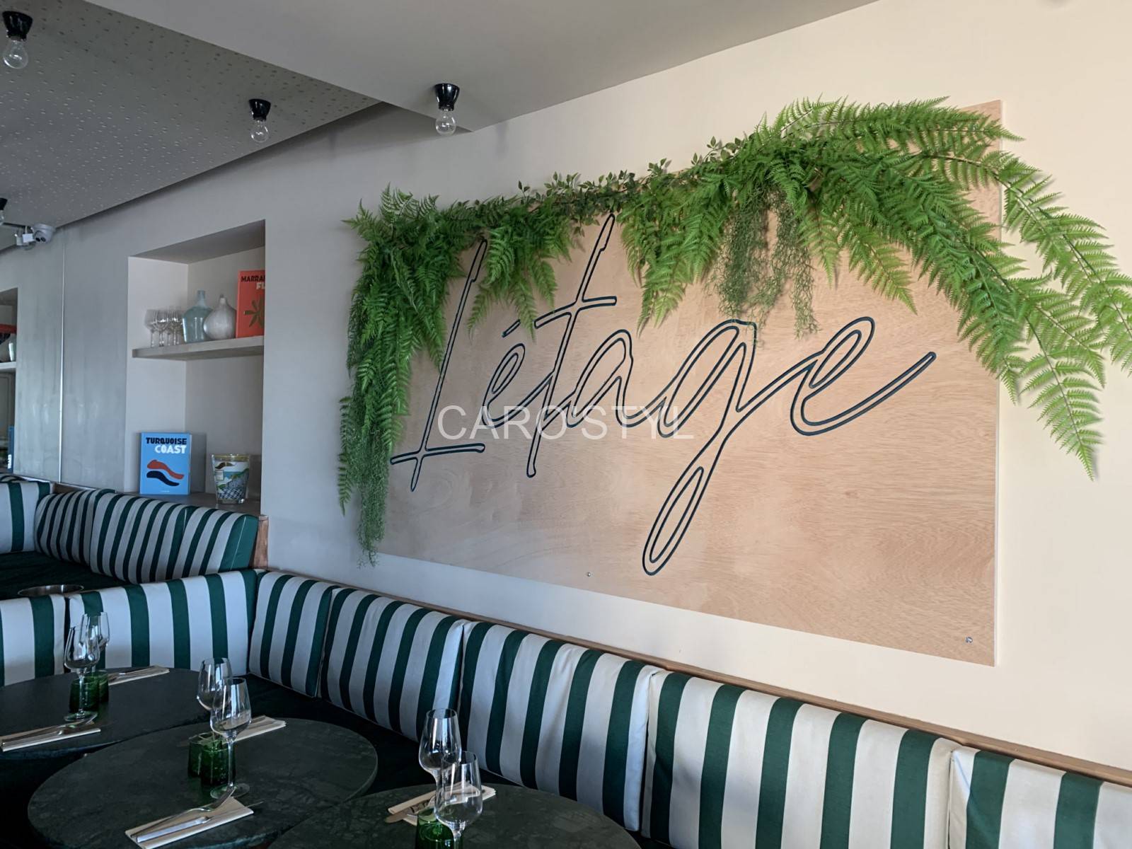 Carrelage en zelliges bleu indigo pour le restaurant le Moom à Bandol