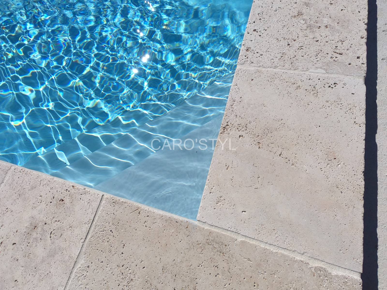 finition margelle travertin piscine bassin