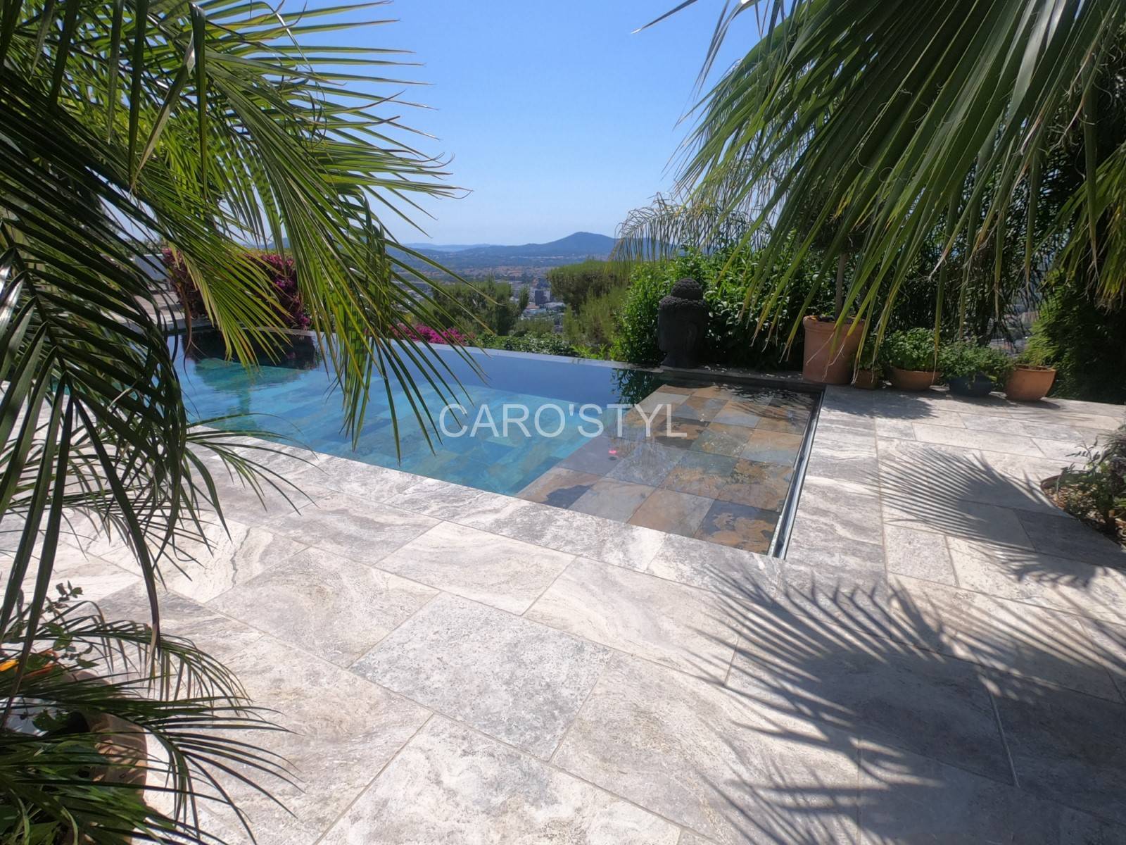 Où poser du travertin gris? dedans? dehors? près de Cavalaire 83 Var