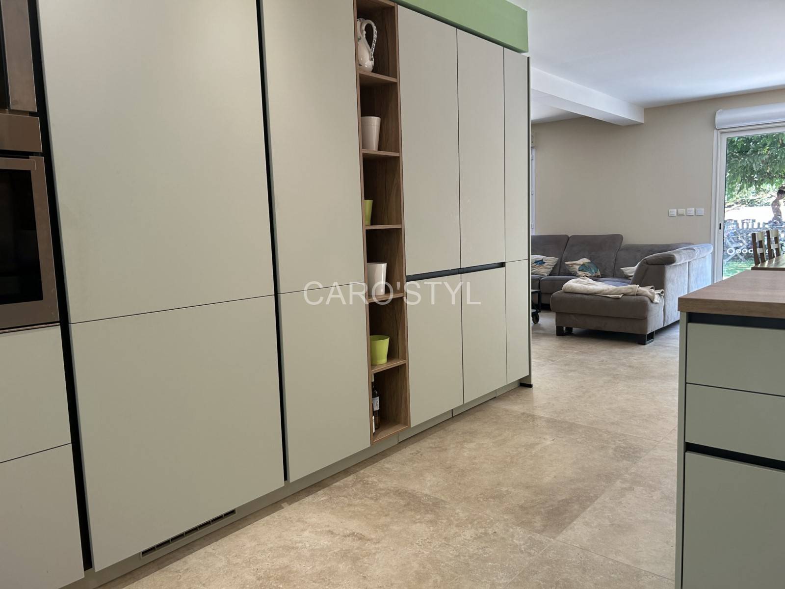 détail texture carrelage Villa Travertina travertin mat format XXL 120x120 ambiance naturelle