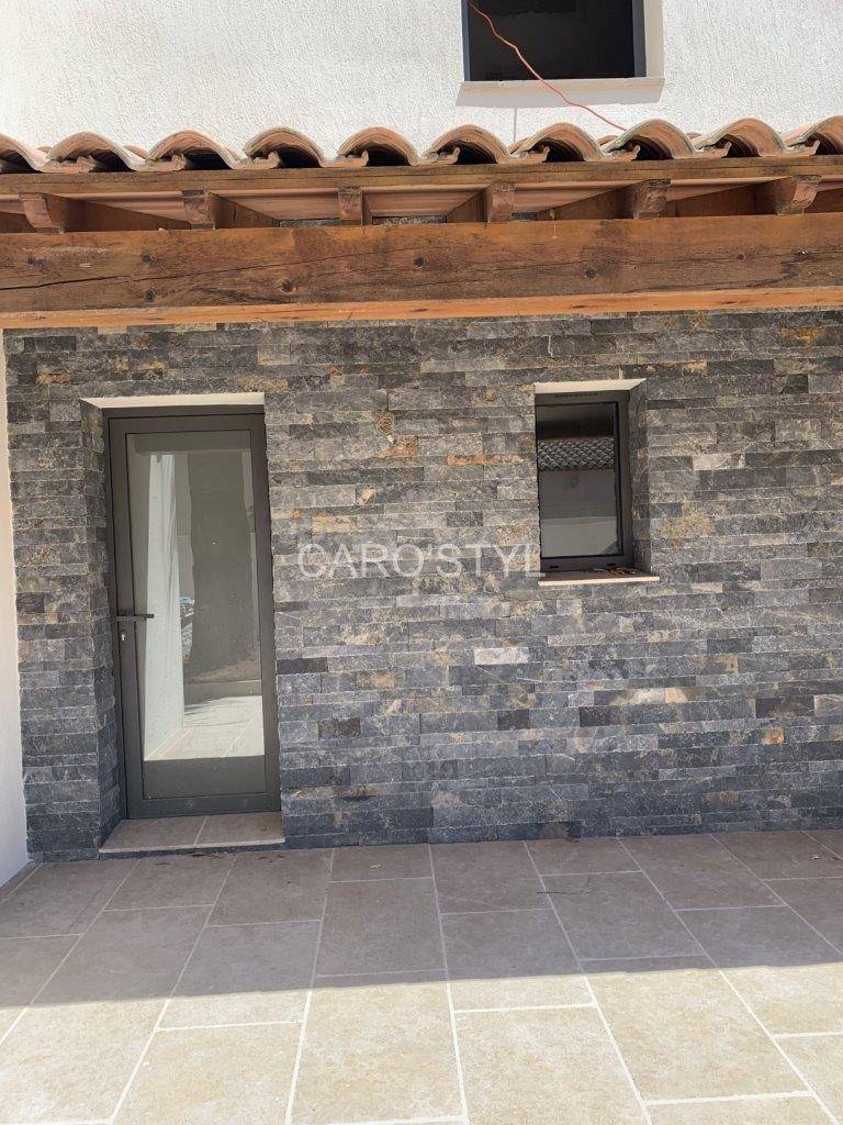 Pierre de parement Indigo Avignon 