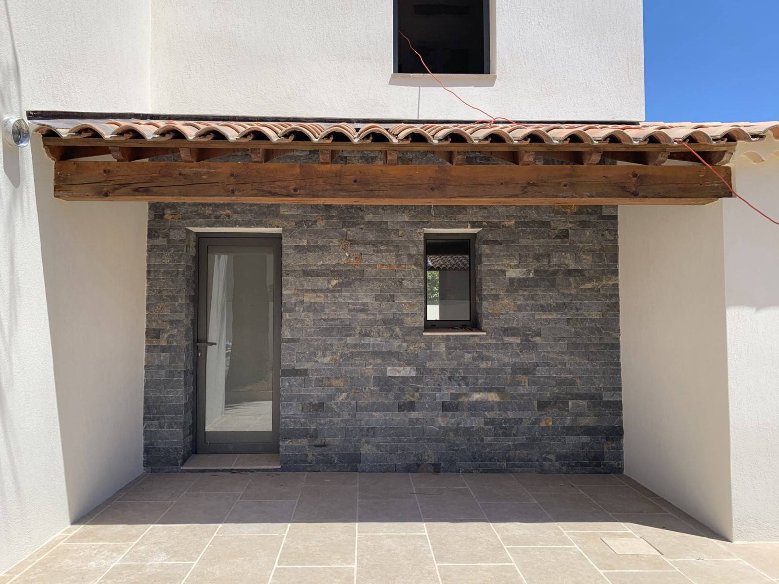 mur extérieur pierre naturelle Split Face Indigo Distrimat format libre effet brut texturé