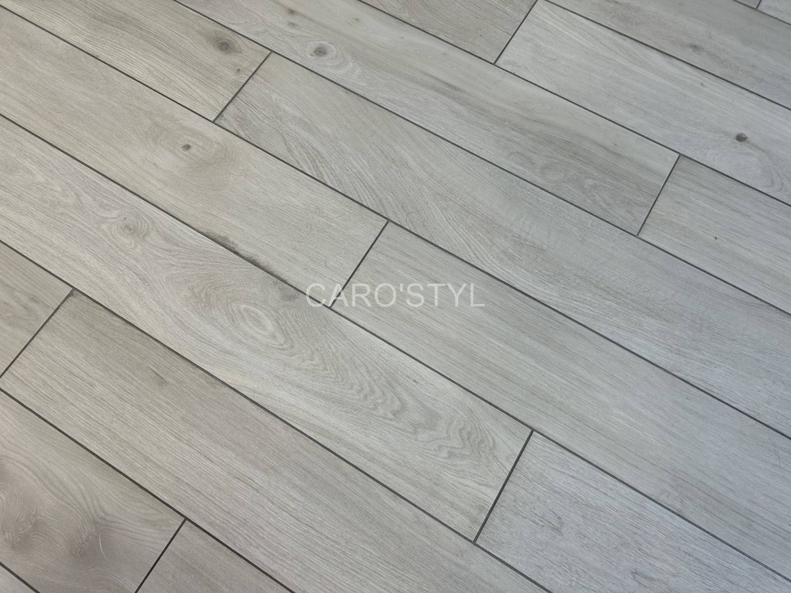 Silva carrelage bois clair 20x120 grès cérame salle d’attente ou pièce à vivre élégante