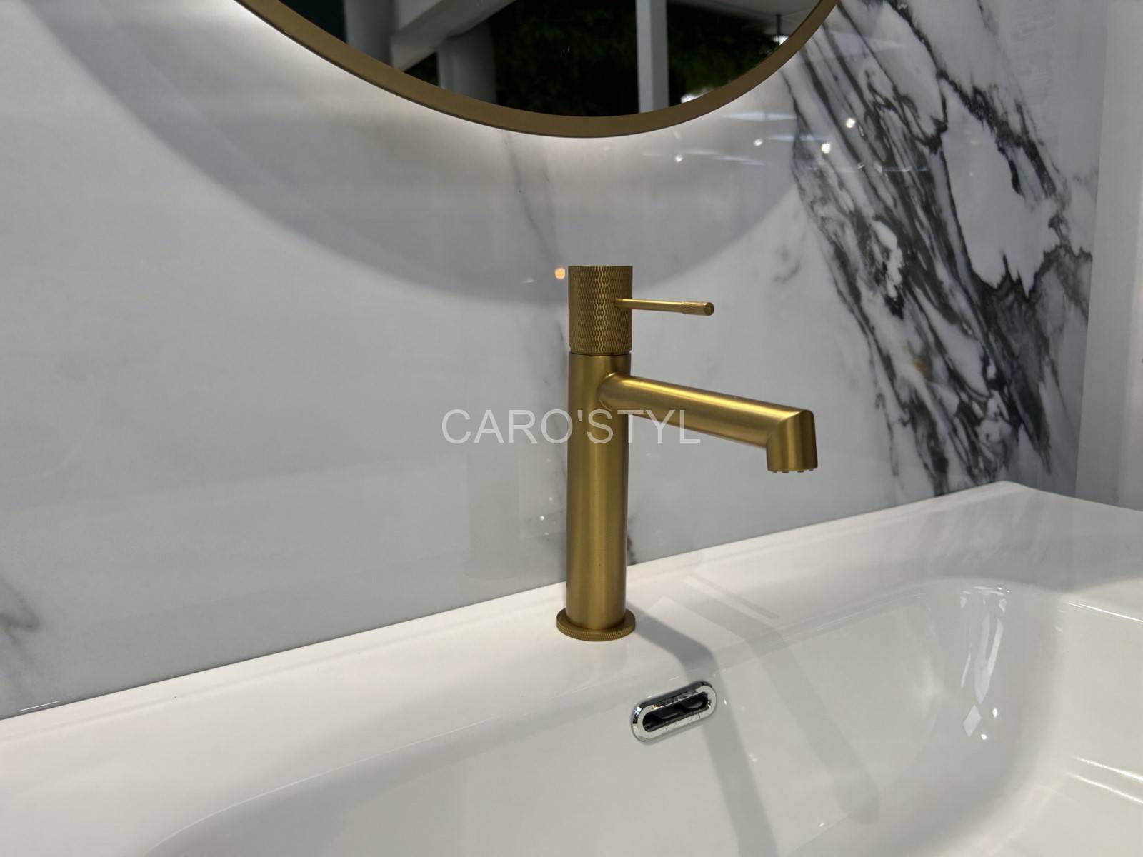 Plaque grès cérame effet marbre Calacatta Oro pour décoration murale moderne à Toulon