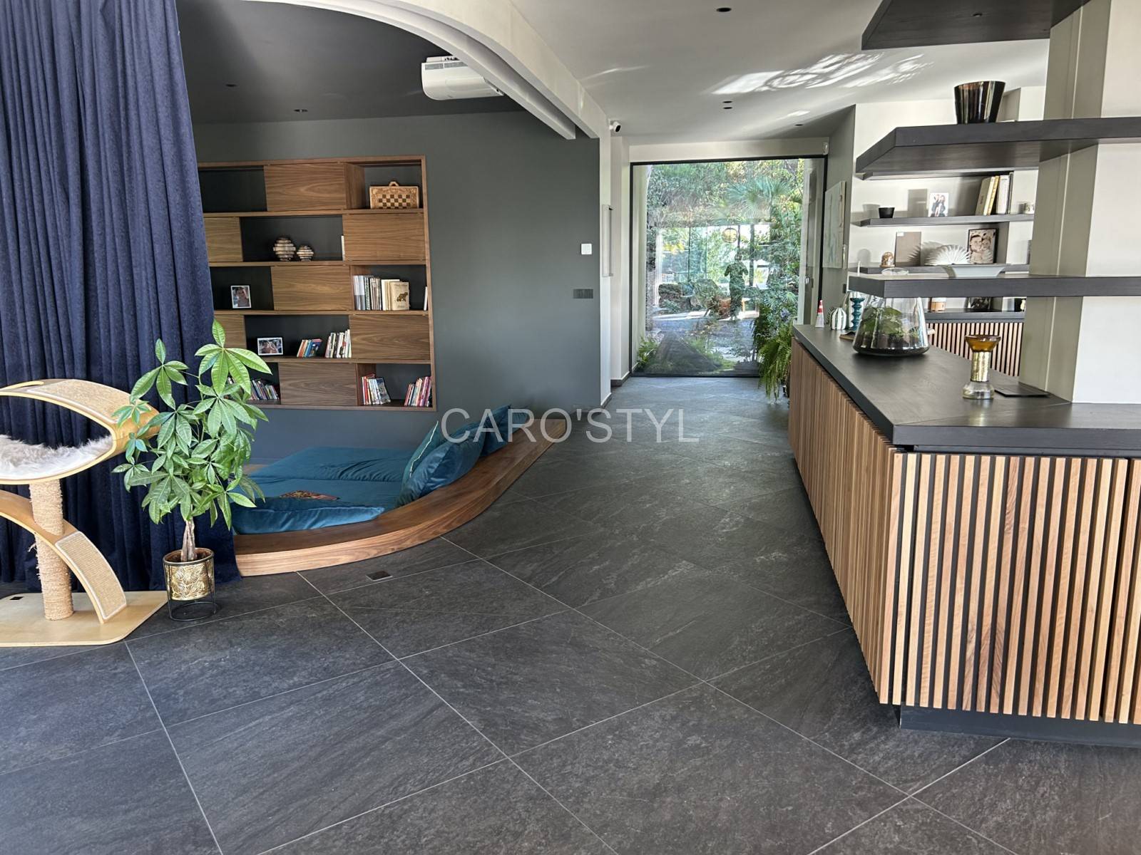 Carrelage en grès cérame au format 75x75cm pour salon intérieurs à Marseille