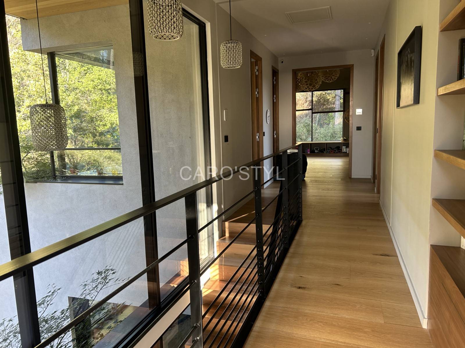 Parquet en chêne massif pour marches d'escaliers intérieurs à Paris 