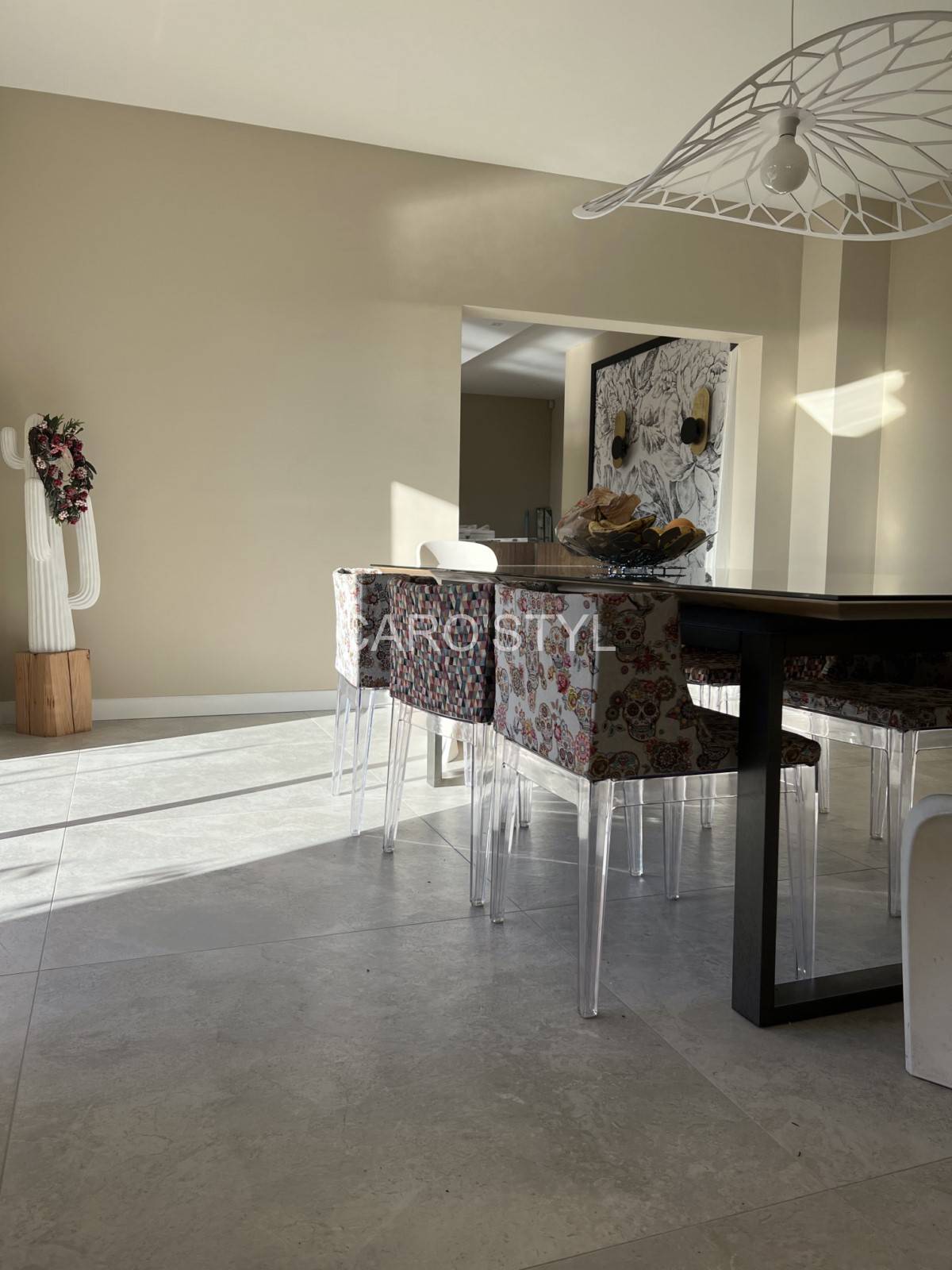 Carreaux blancs Pierre royale pour sol intérieur dans le 83