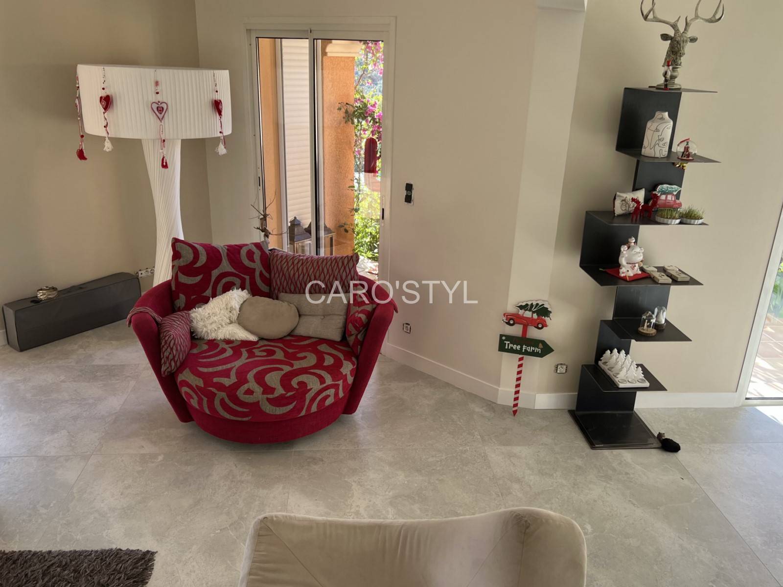 Carreaux blancs Pierre royale pour sol intérieur dans le Var