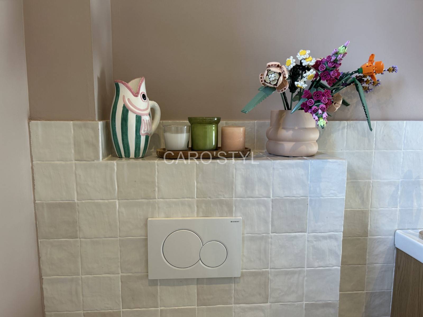 Salle de bain à Paris : Zellige 10x10 cm Marrakech, faïence murale, crème ivoire, finition brillante, effet artisanal.