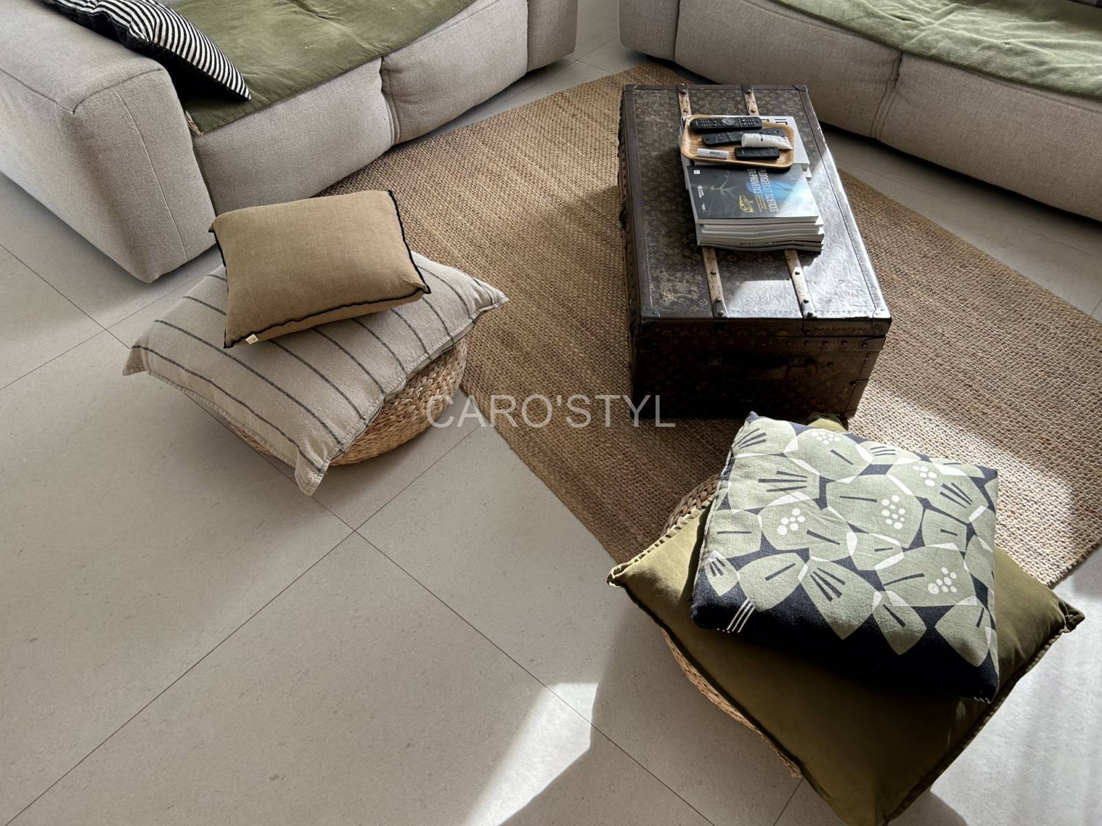 Photo d'un carrelage rectifié pour obtenir une finition linéaire parfaite pour sol contemporain dans le Var