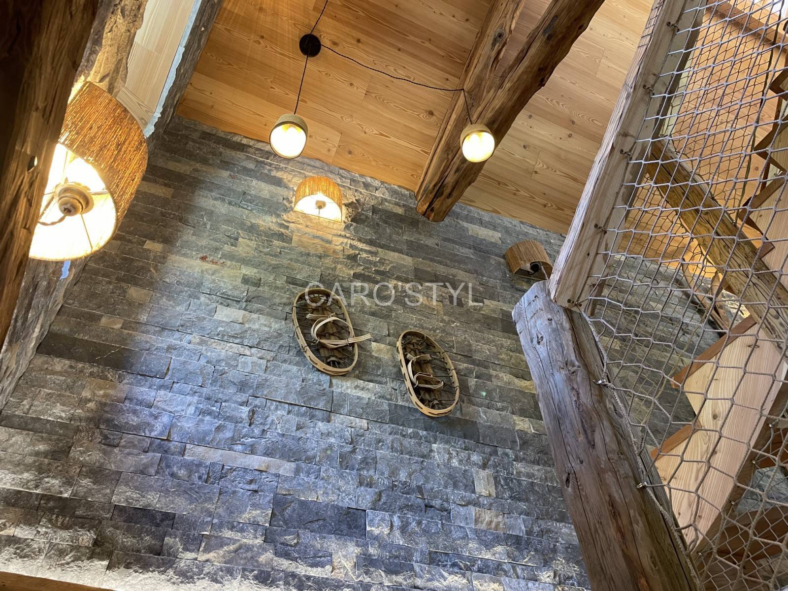 ambiance rustique chic mur pierre naturelle parement Courchevel 5/7,5/10 cm