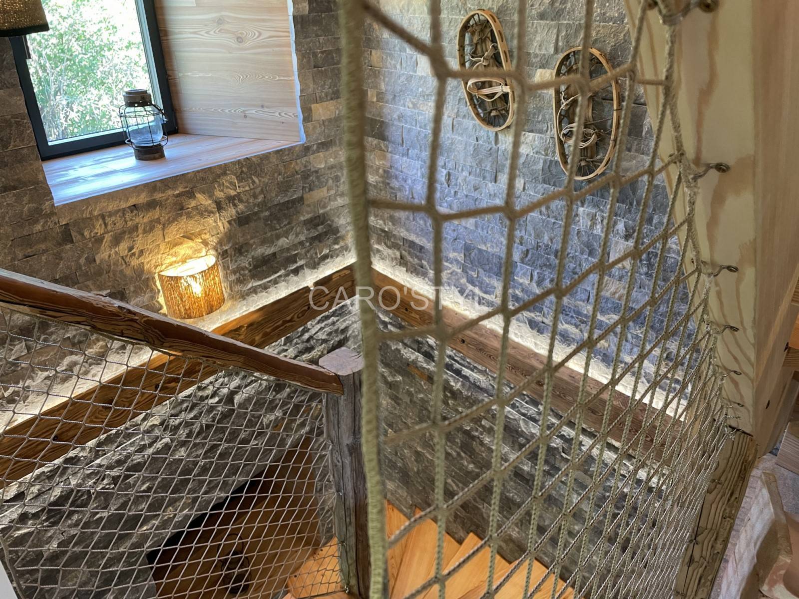 mur cheminée intérieur parement Courchevel teinte Indigo pierre naturelle éclatée La Seyne