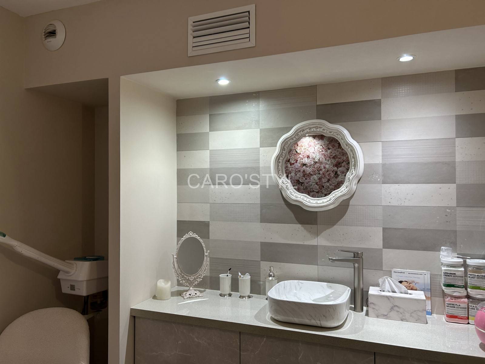 Murs en faience avec inspiration ciment et pierre dans le 83