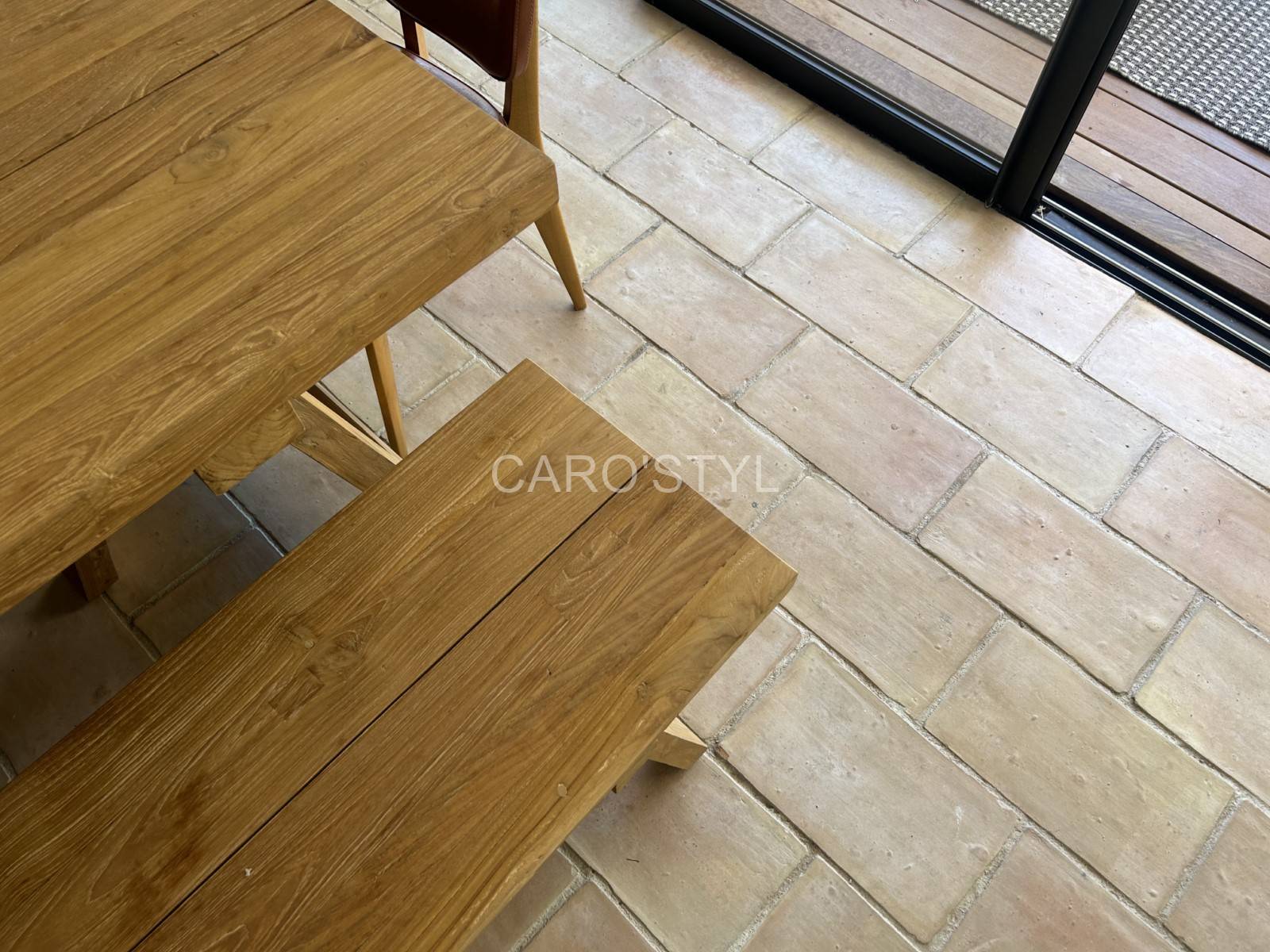 Carreaux en 22x36cm avec aspérités liées à la fabrication manuelle pour un logement dans le Var