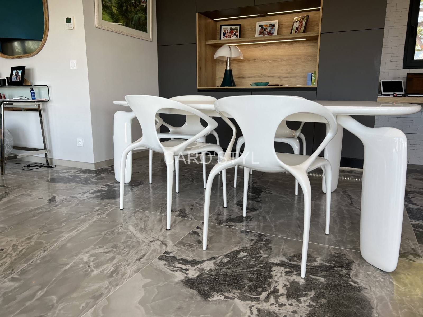 Si vous souhaitez plus d’informations sur notre carrelage Onyx and Mix, n’hésitez pas à nous contacter par téléphone au 04 94 10 27 27 ou bien via notre formulaire de contact ci-dessous. Prenez directement rendez-vous avec nos conseillers au sein de nos s