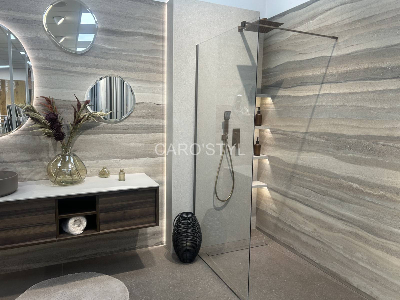 Revêtement en grès cérame pour un espace contemporain dans le 83 