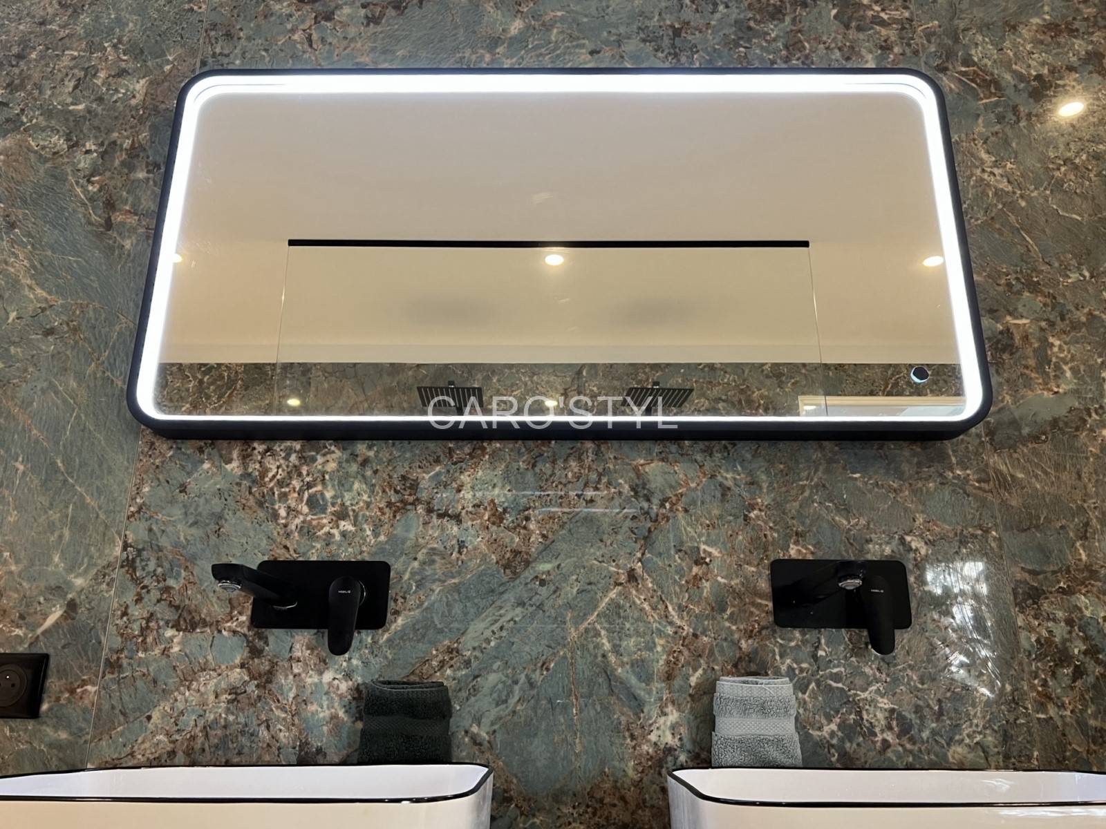 Revêtement mural en carrelage format XXL pour une salle de bain dans le Var