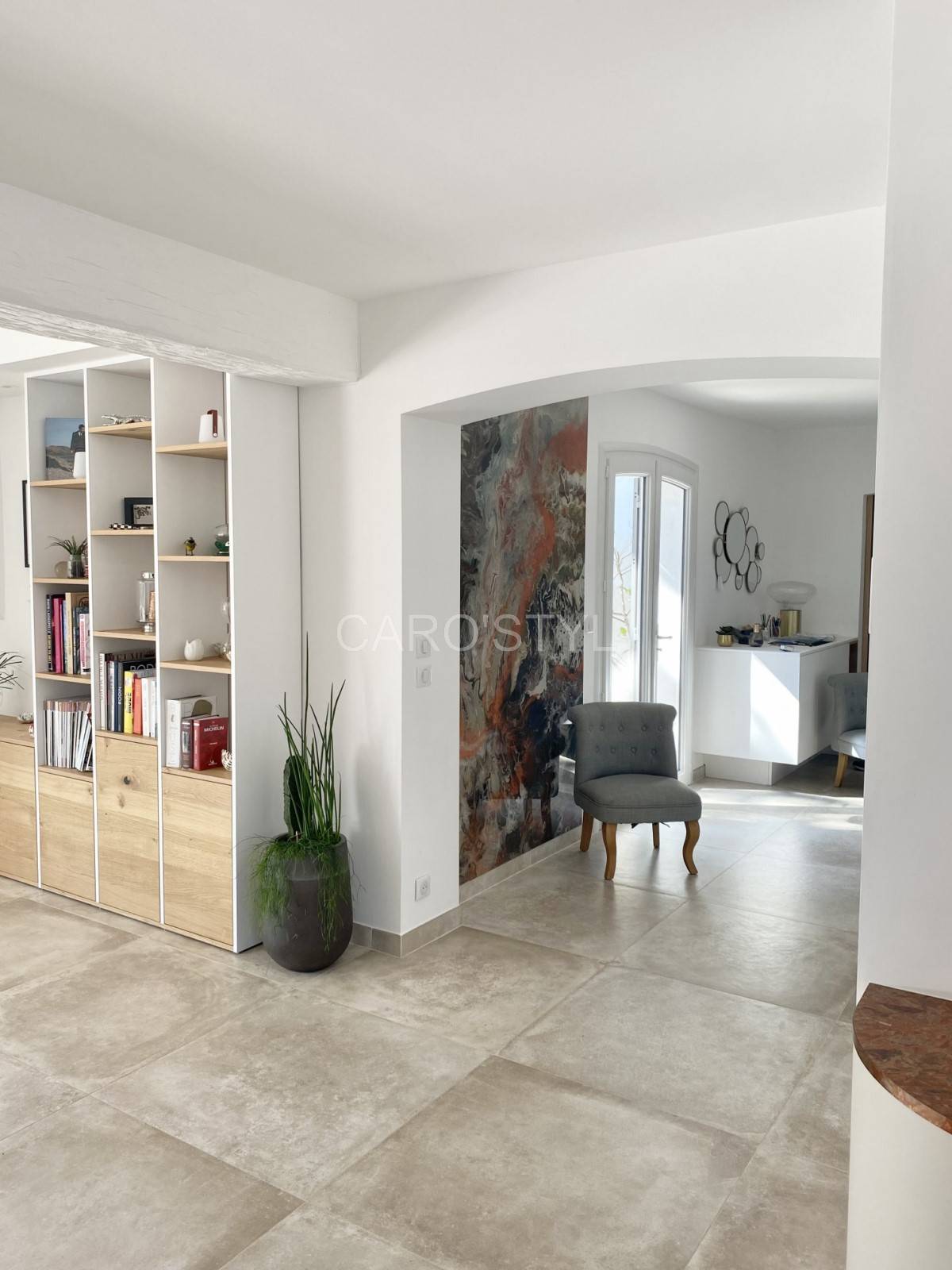 Fréjus, réalisation sol avec du grès cérame beige aspect béton