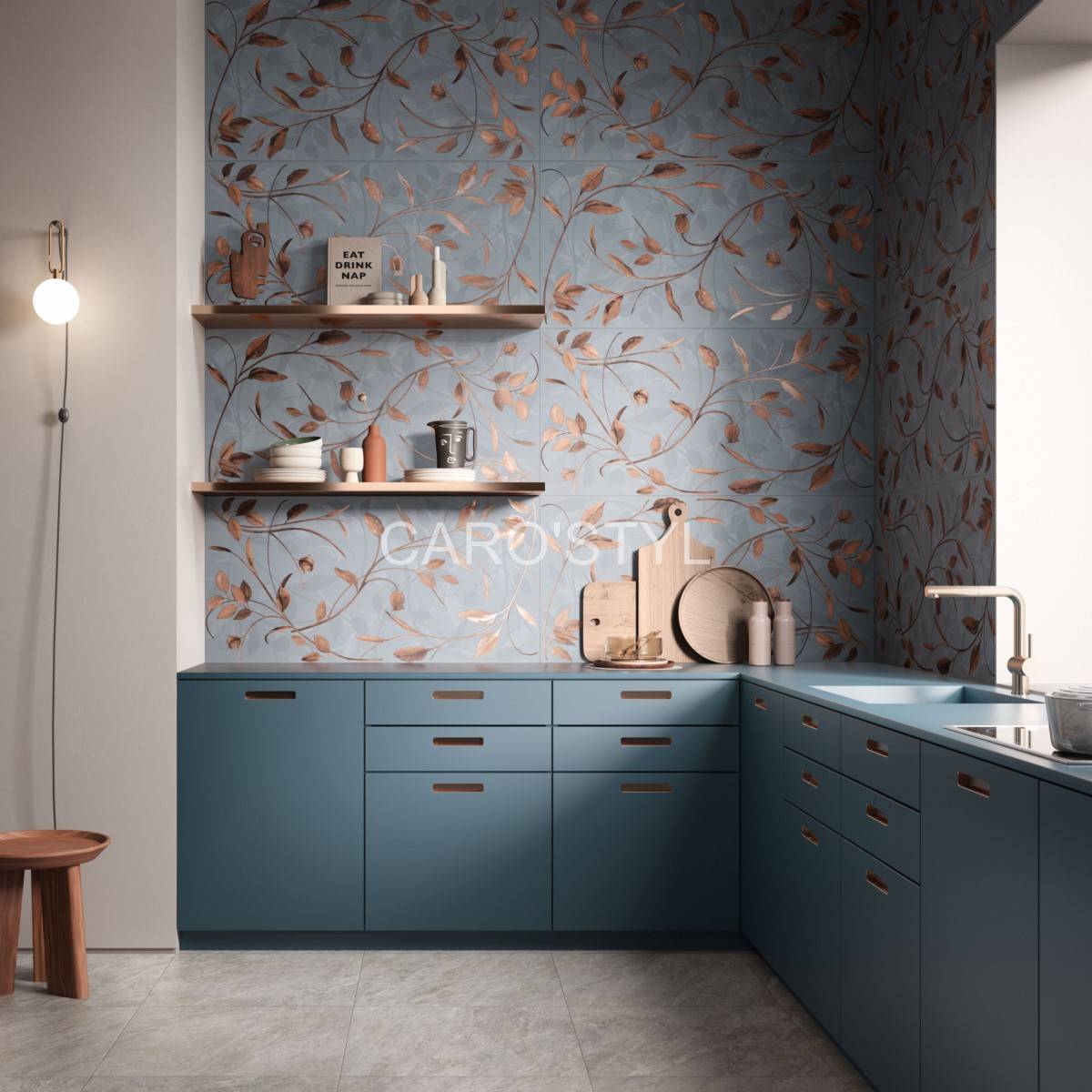 Pan de mur carrelé aux motifs délicats pour une cuisine dans le Var