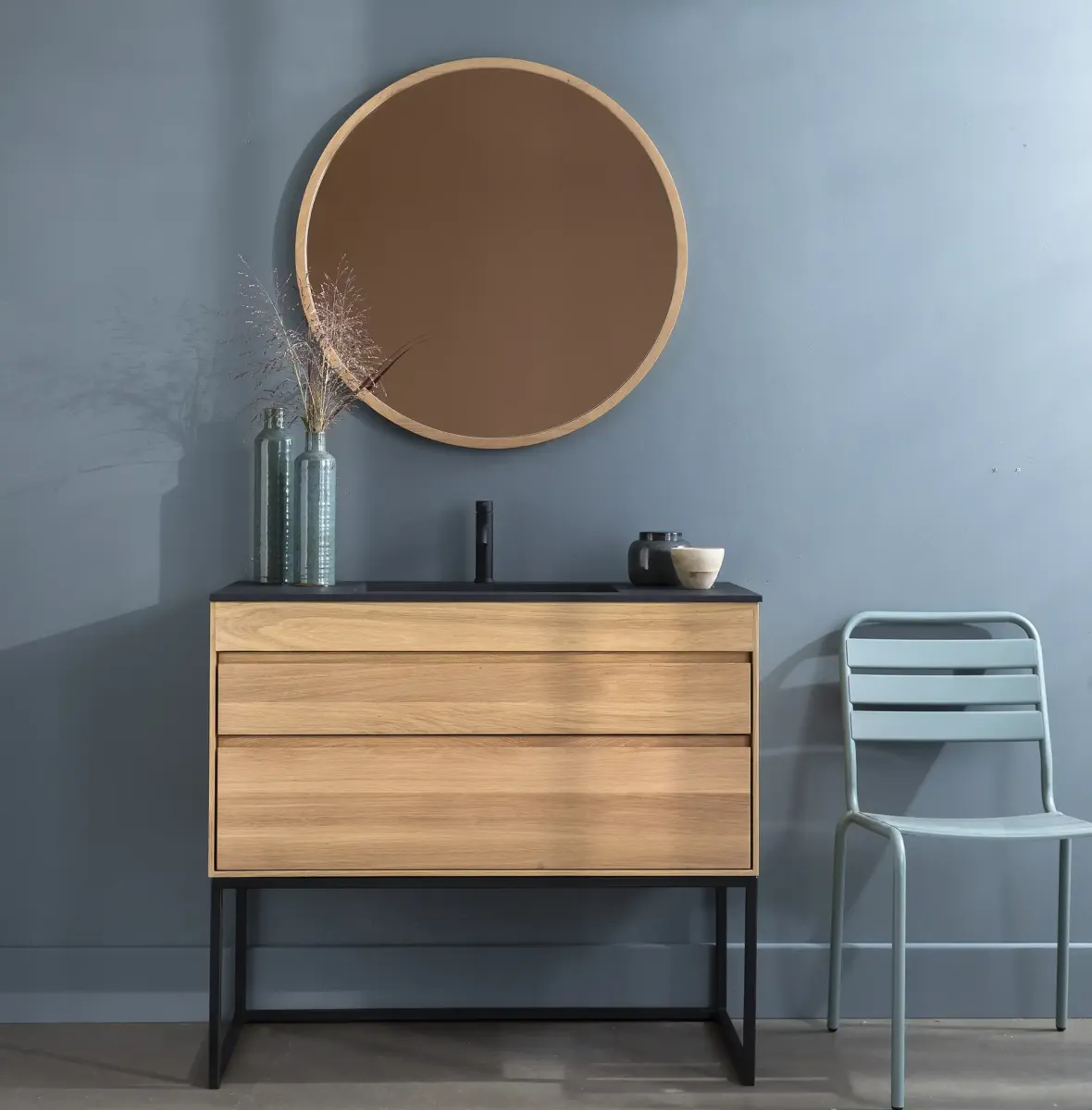 meuble treamline sur pied avec simple vasque noire à Toulon