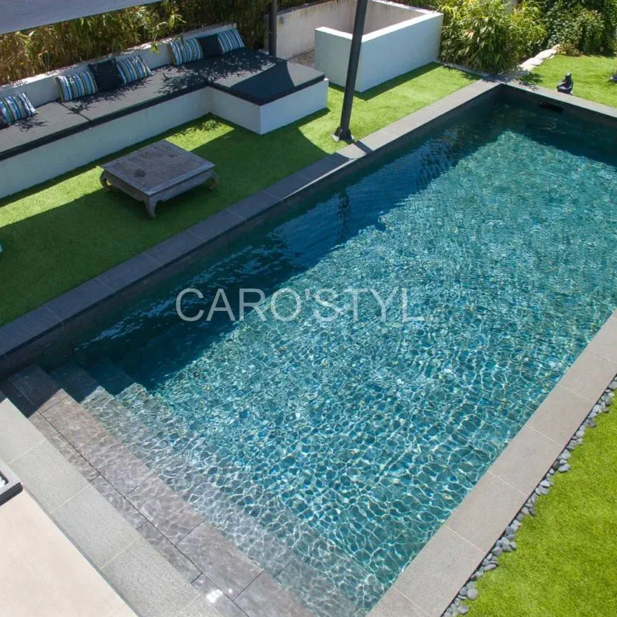 échantillon de carrelage pour une piscine dans le Var