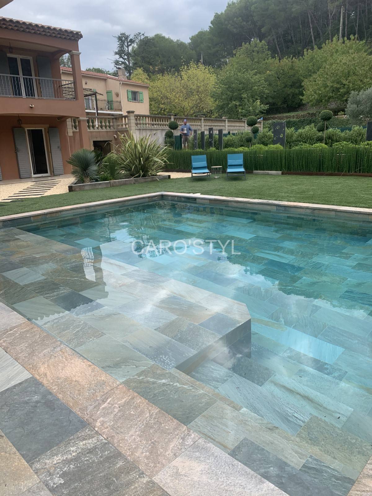 Carrelage de piscine Zeera Green® pour une eau cristalline, vers Cannes 06 Alpes Maritimes