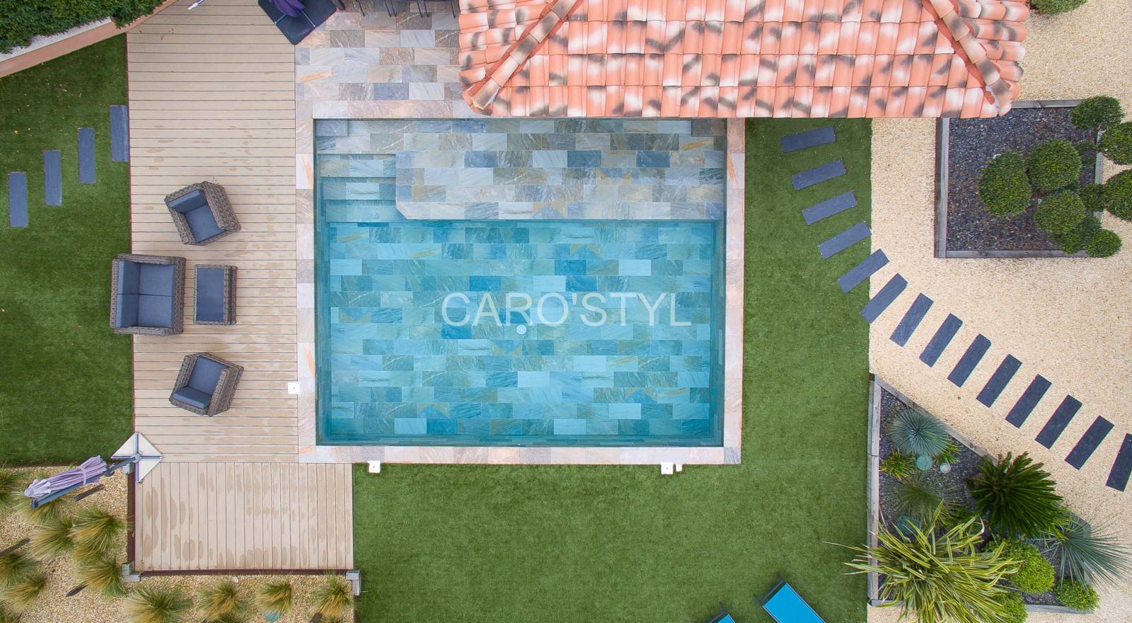 Un bassin naturel avec le carrelage Zeera Green® de By Caro'styl, vers Villefranche sur mer 06 Alpes Maritimes