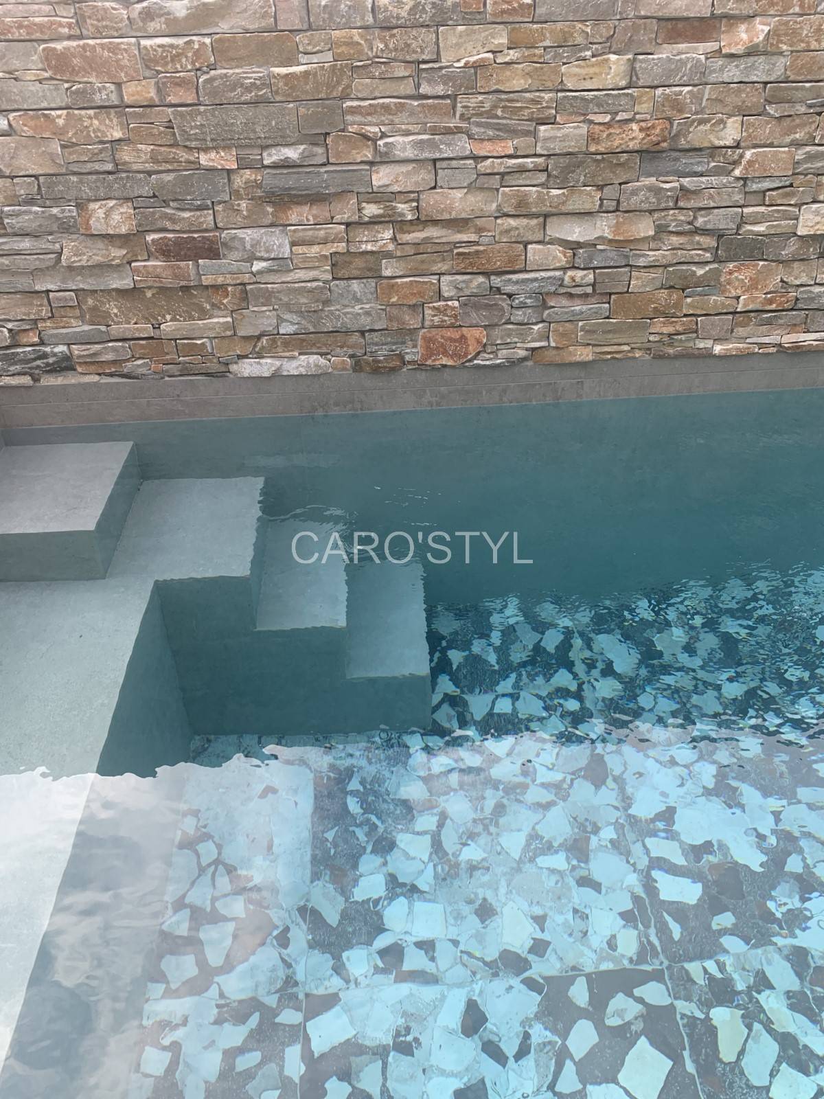 Escalier en carrelage grès cérame aspect béton près de Hyères 83 Var