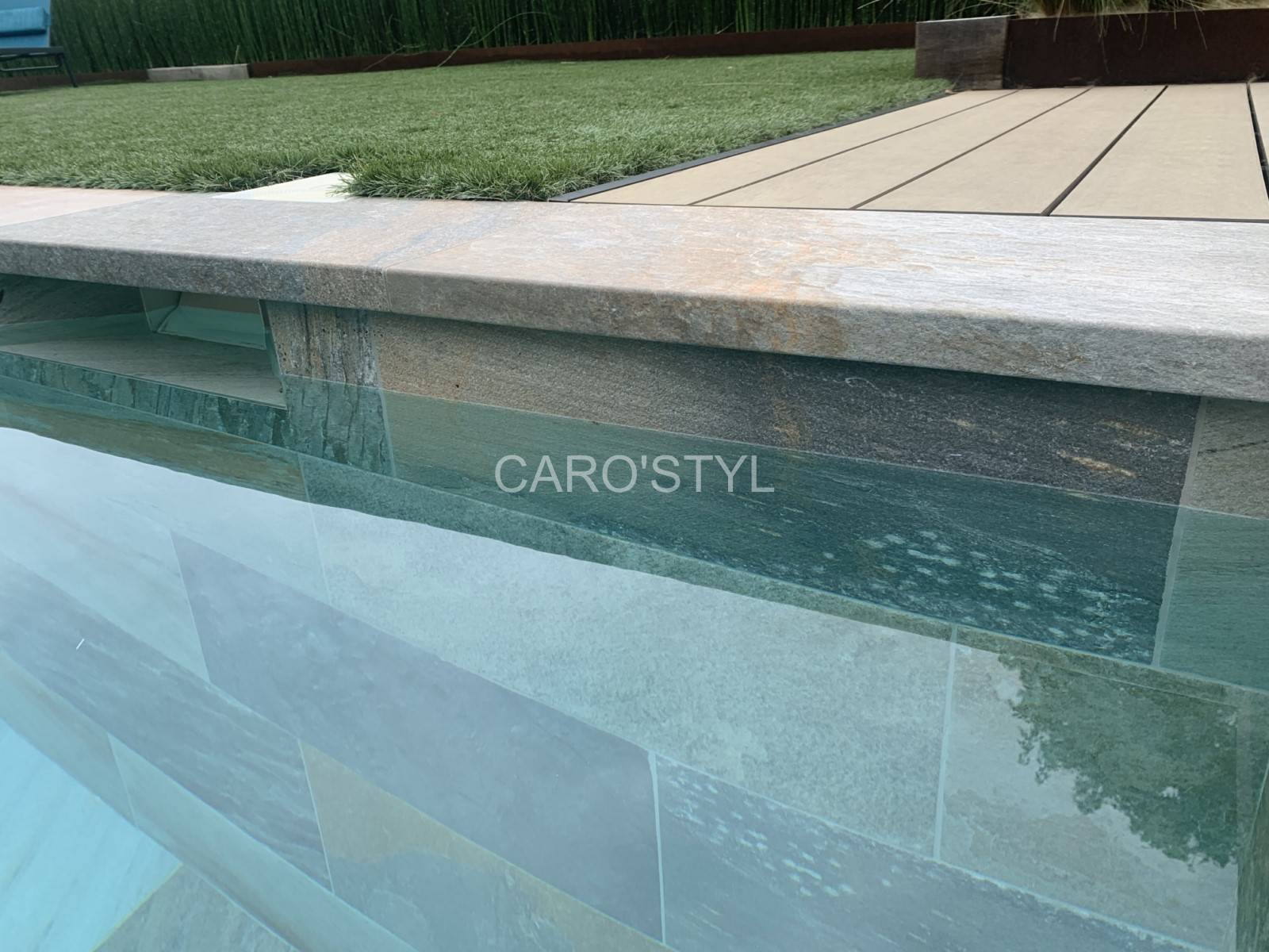 Margelle à talon en carrelage grès cérame Zeera Green, près de Aubagne 13 Bouches du Rhône