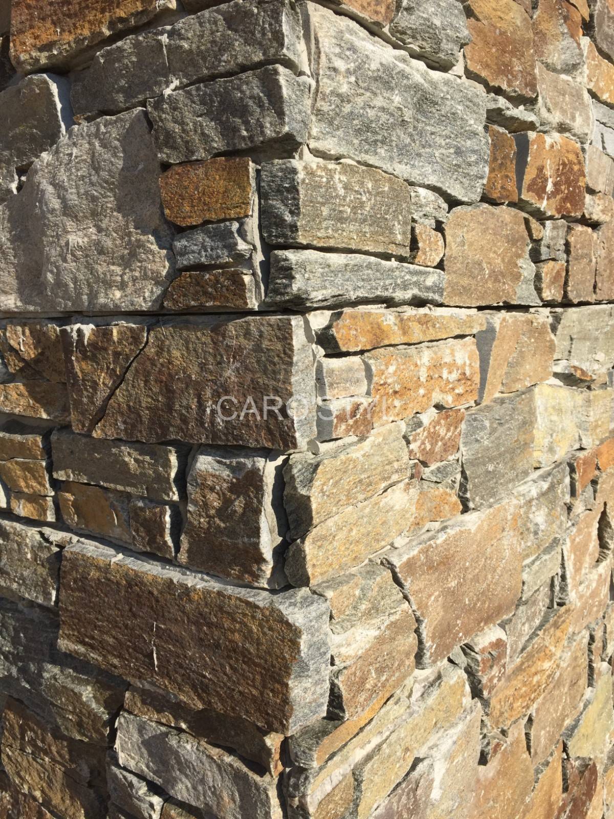 Angle sortant en pierre de parement méditerranée, à la Seyne sur Mer 83 Paca