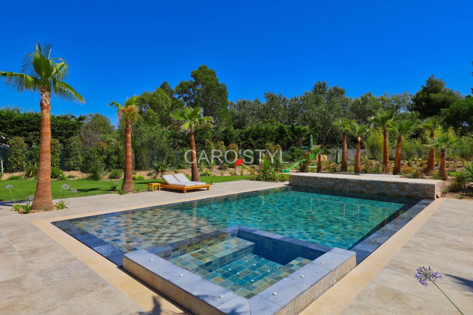 Les coloris tendance 2020 sur le carrelage de piscine, vers Hyères 83400 Var