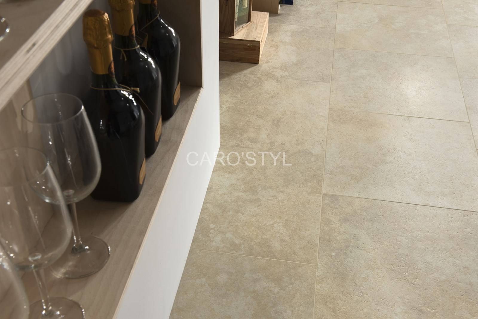 Cave à vin avec dalle imitation travertin beige Reims à Bordeaux