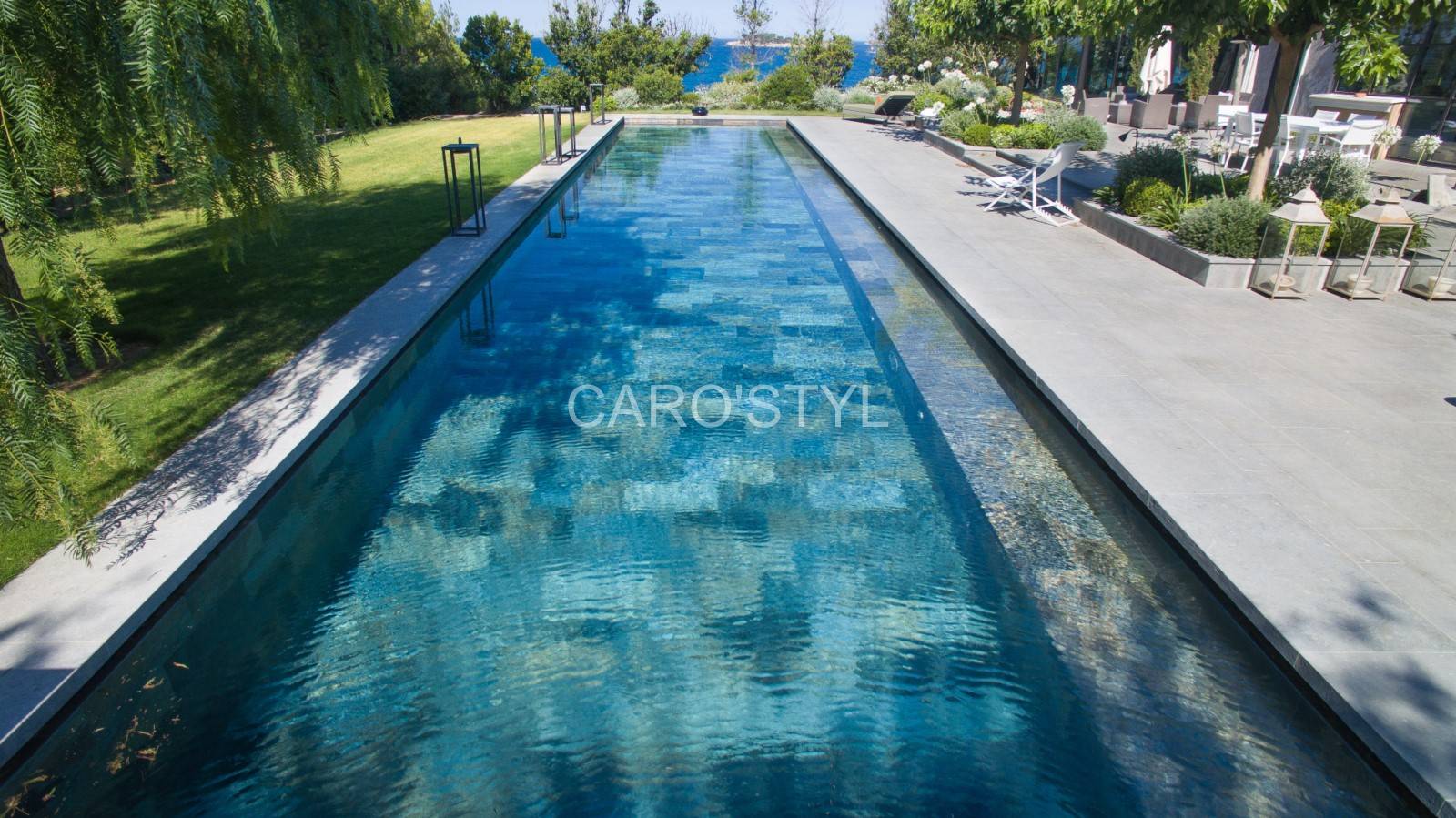 Pierre de Barcelone Grise près de Hyères 83400