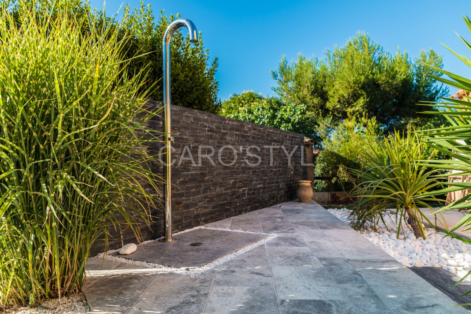 Conception d'un mur en schiste noir naturel près de Saint-Maximin 83 Var