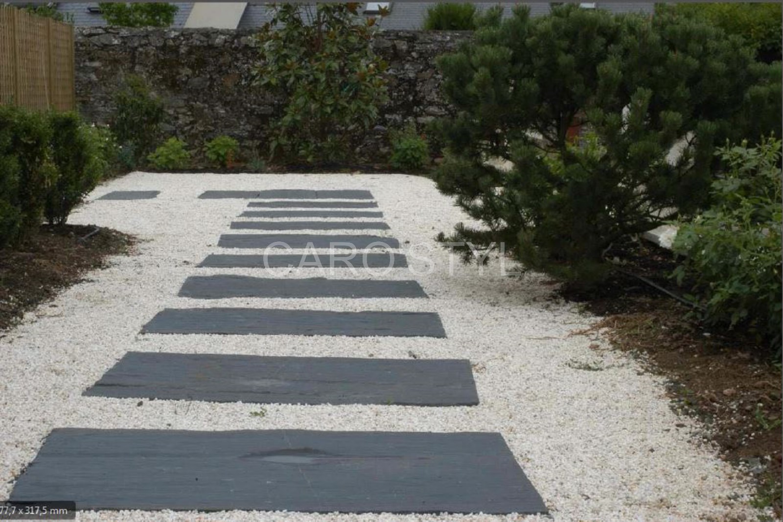 Pas japonais en palis d'ardoise grandes dimensions près de Sainte-Anne du Castellet 83 Var