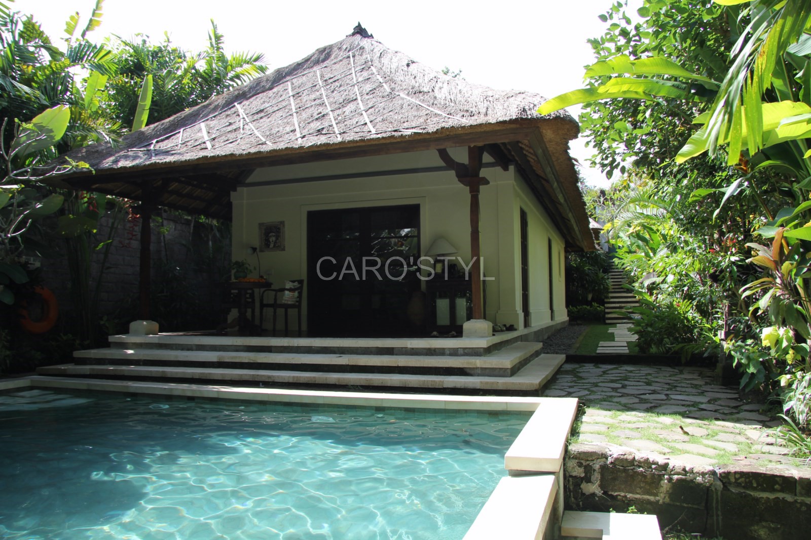 piscine pierre naturelle sukabumi, verte près de toulon 83 var