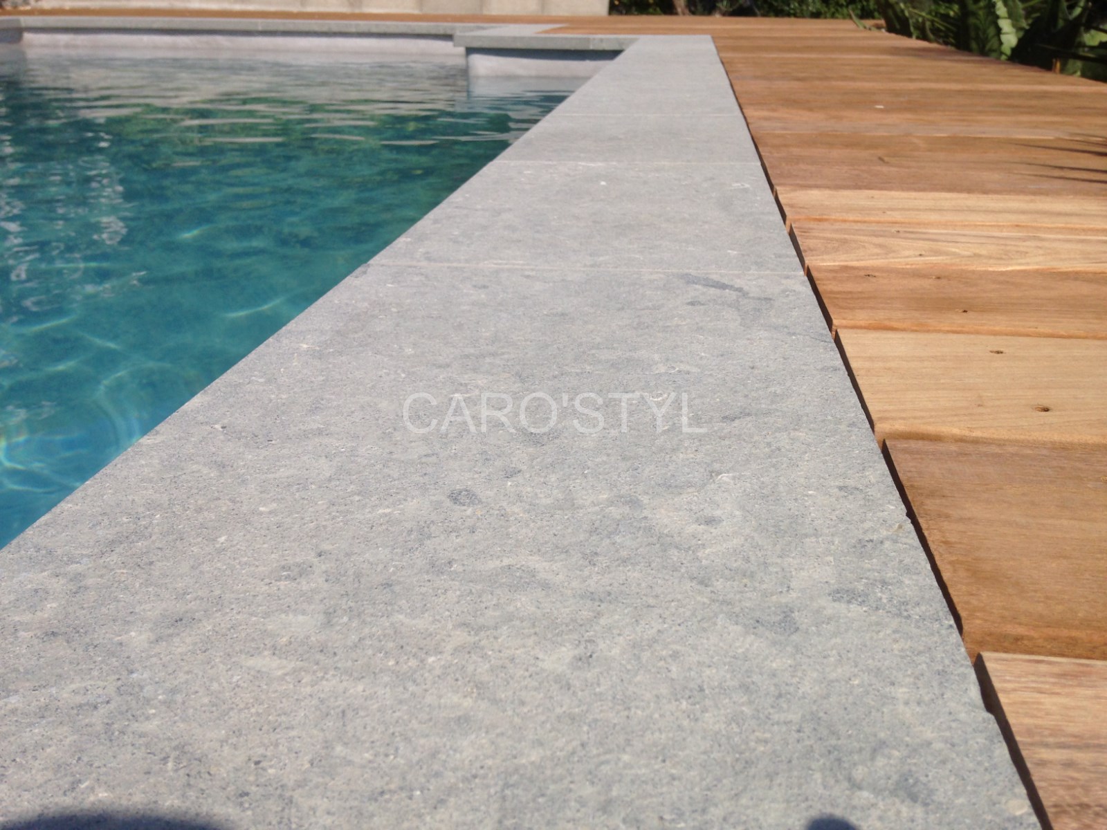 Margelle pierre de cenia azul à six fours les plages 83 var