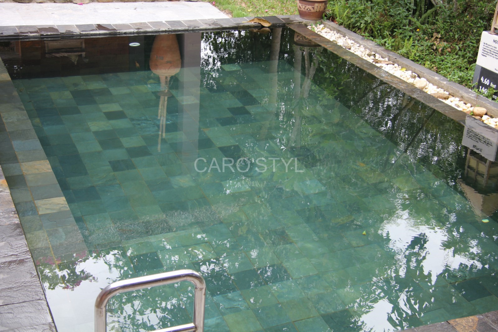 Piscine en pierre verte de sukabumi proche marseille 13