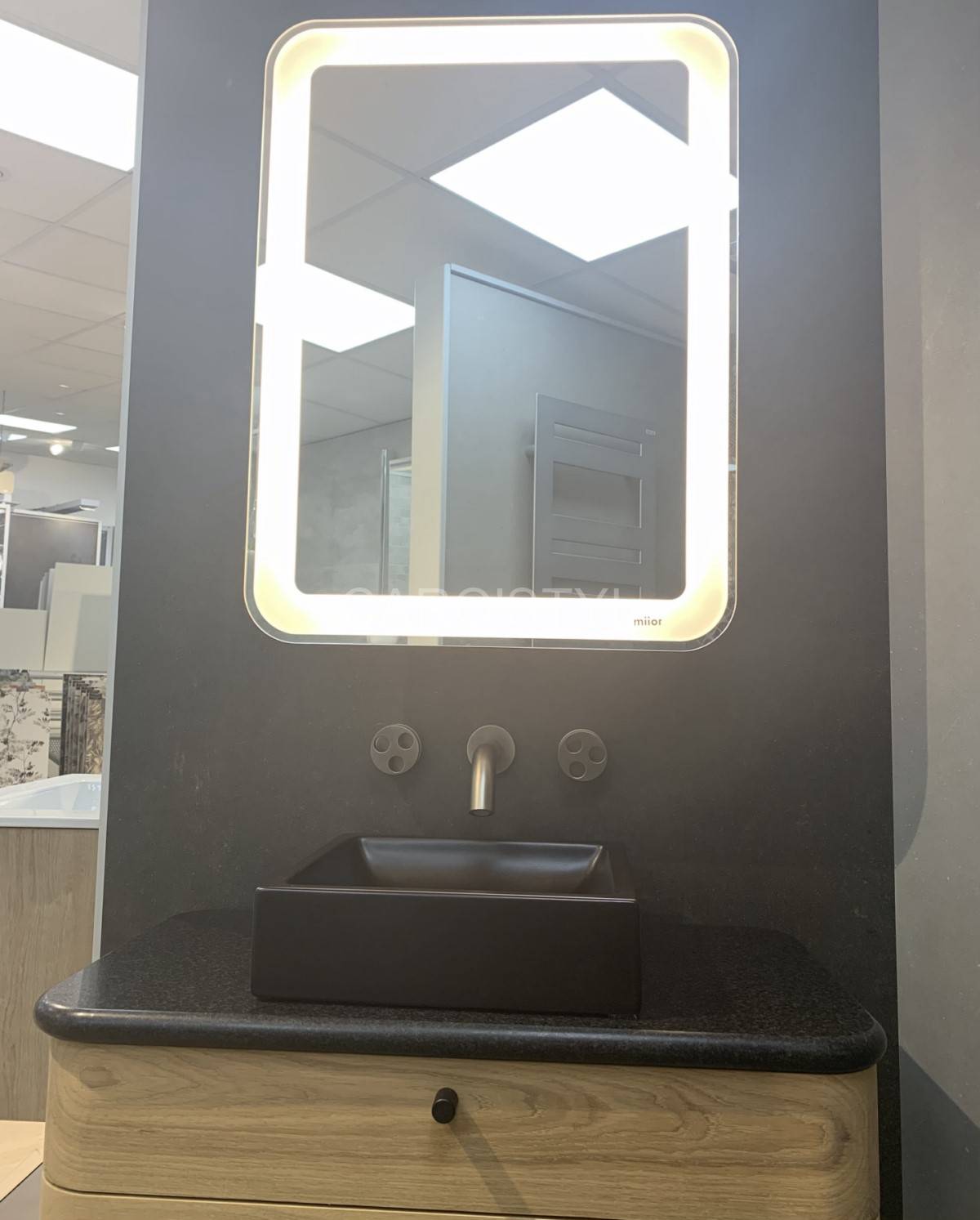 miroir réglable et éclairant facile a néttoyer dans le VAR 