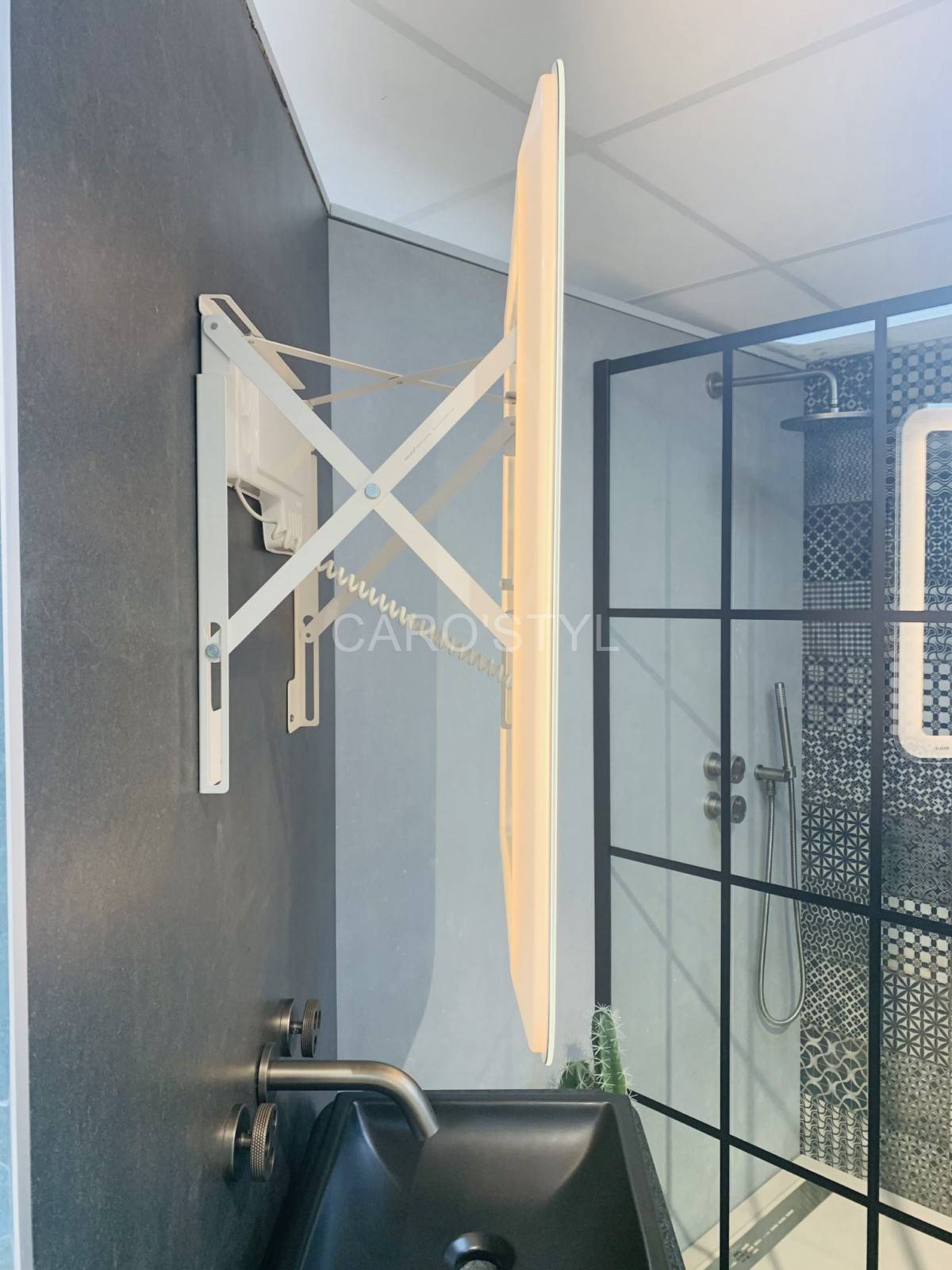 miroir moderne retractable qui d'adapte aux petits espaces à Bandol