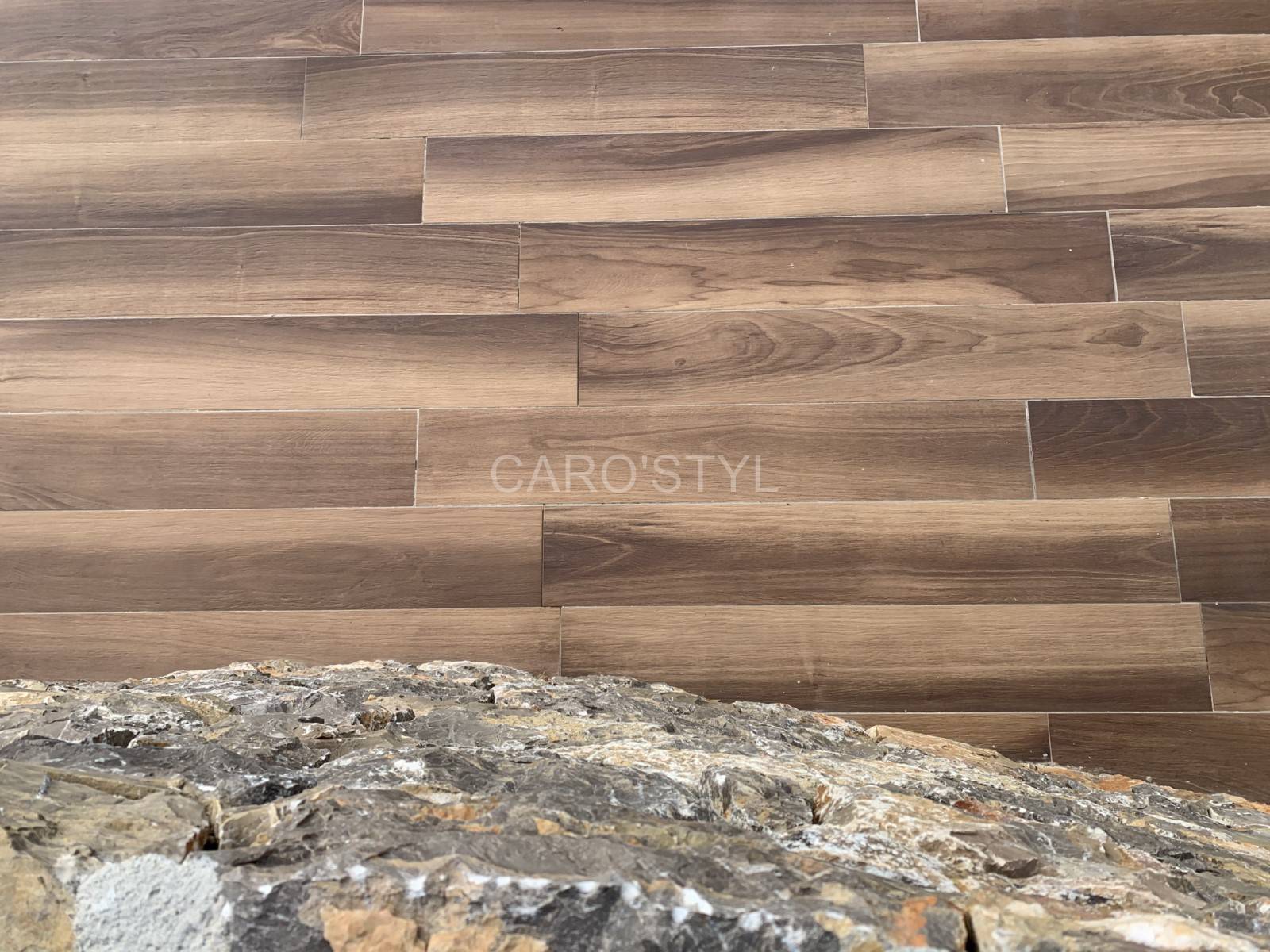 Carrelage imitation parquet veinage prononcé, avec pierre de la Cadière 