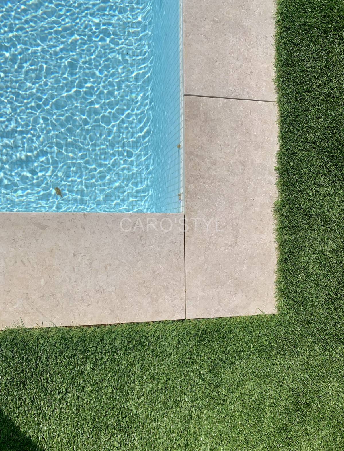 Margelle COEM en grès cérame effet pierre de Jérusalem à St Tropez